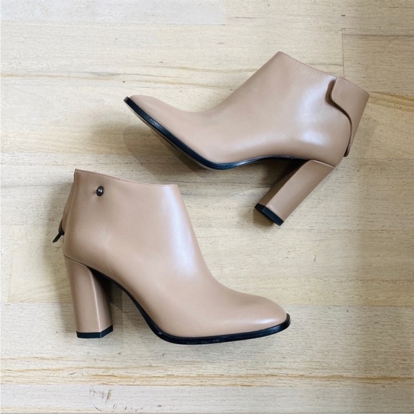 Via Spiga cream/beige ankle booties - Picture 2 of 6